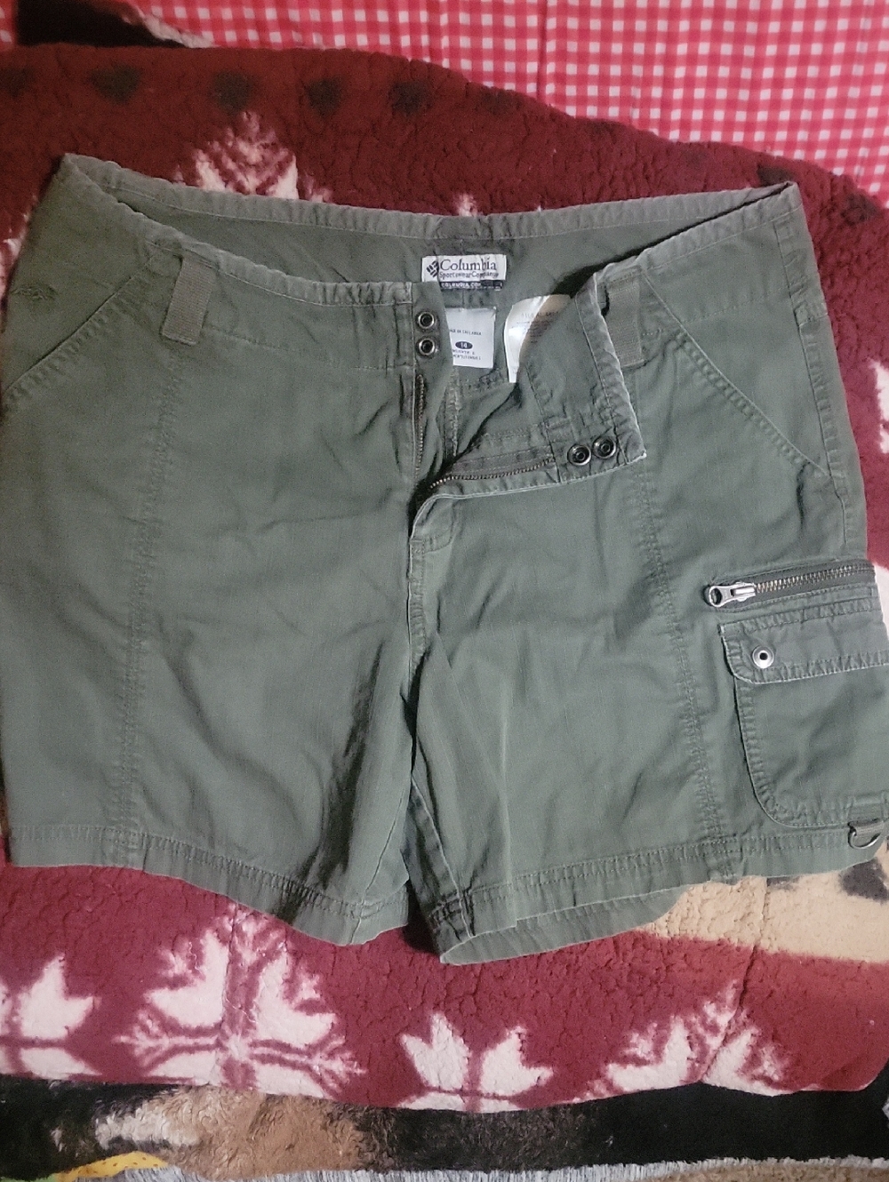 Columbia Women's Olive Cargo Shorts with Zip Pocket